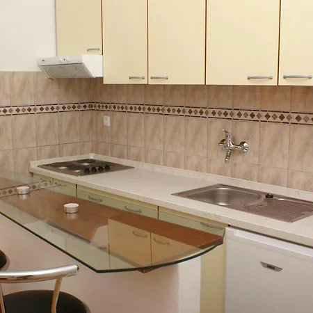 Apartment Milna 3074f